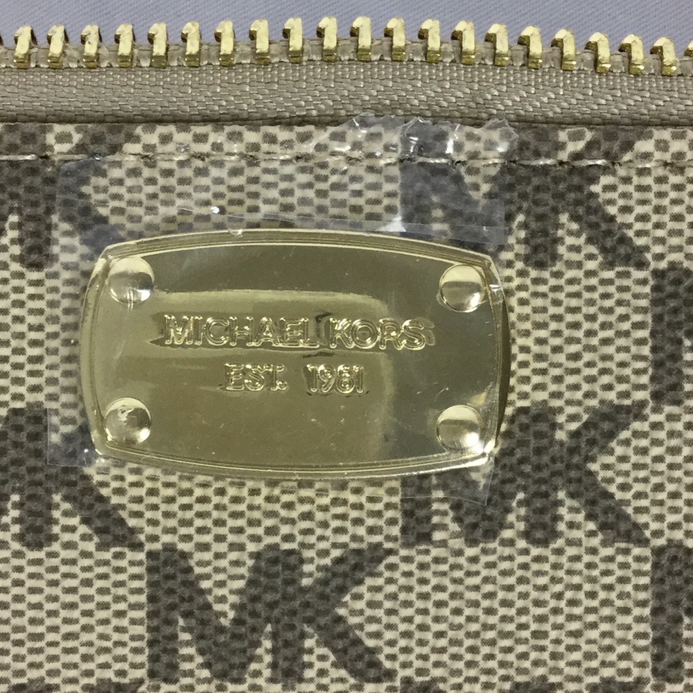 Michael Kors Fanny Pack - Picture 3 of 6